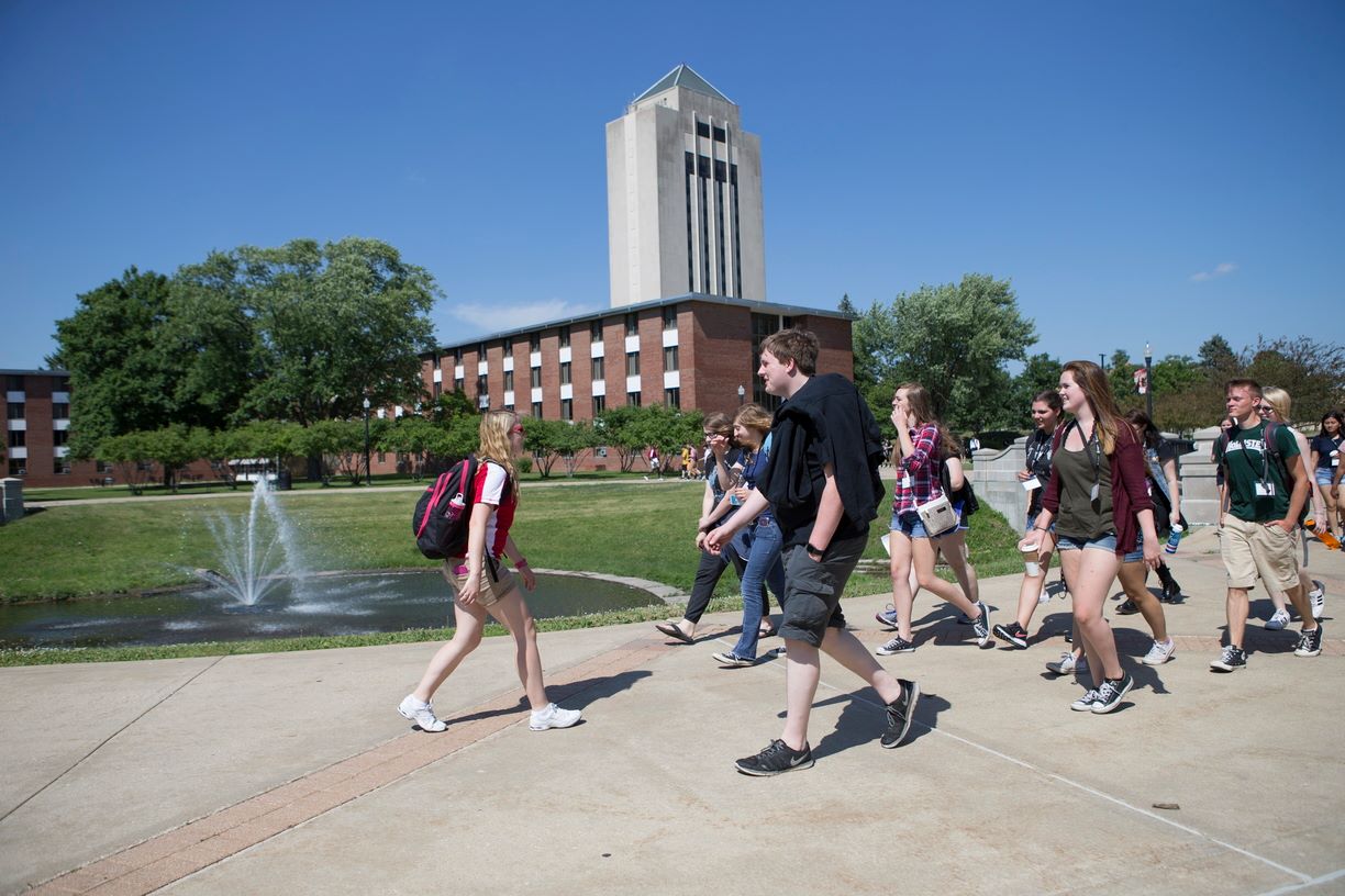Students walk on NIU campus
